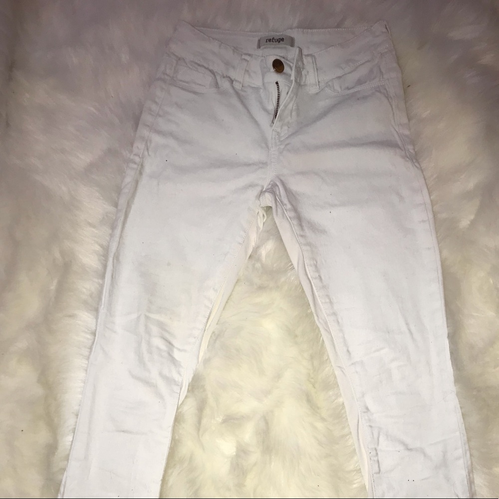 white jeans by refuge